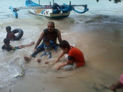 pantai-pasir-putih-trenggalek